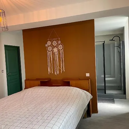 Апартаменты Gite Les Pissenlits Centre Historique Saint-astier *