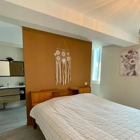 Gite Les Pissenlits Centre Historique Saint-astier Апартаменты *